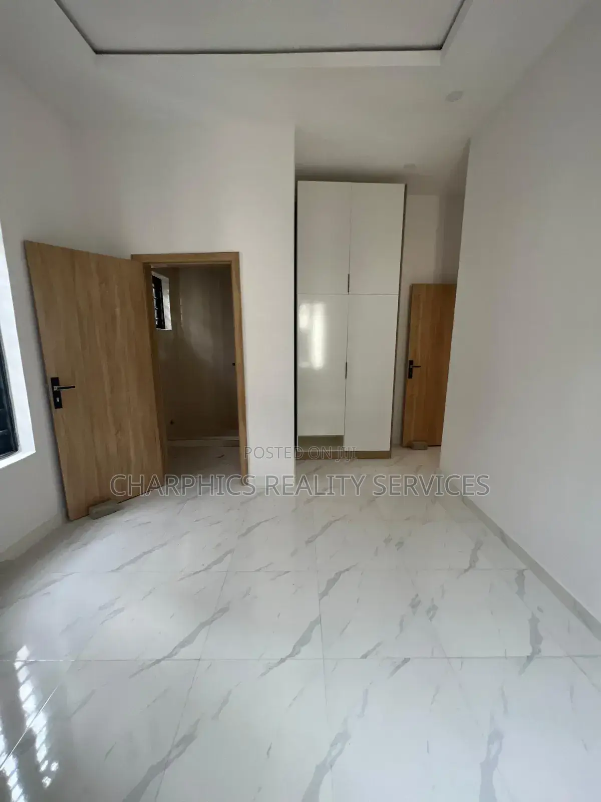 5bdrm Duplex in Ikota for sale