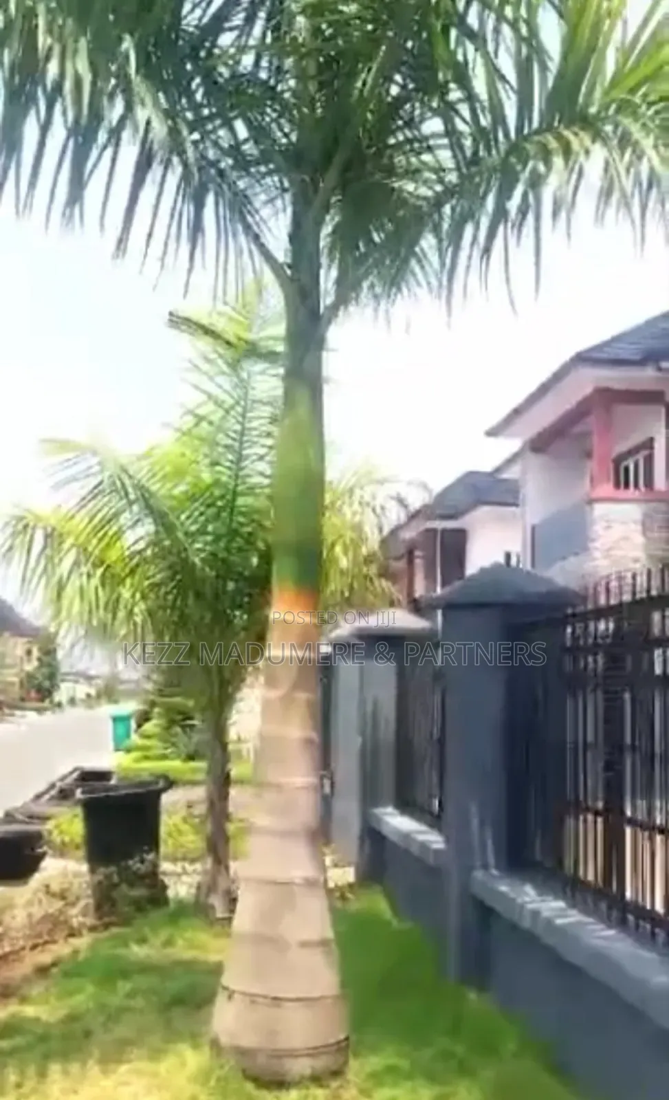 Furnished 4bdrm Duplex in Golf Estate , Dr for sale