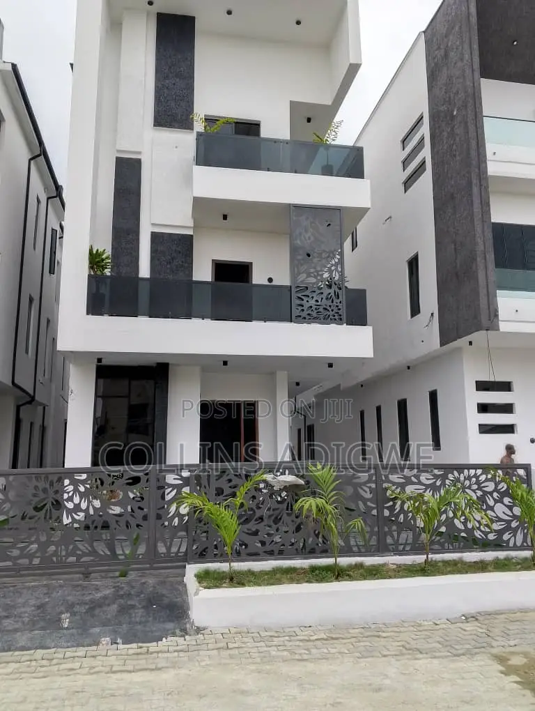 5bdrm Duplex in Chevron for sale