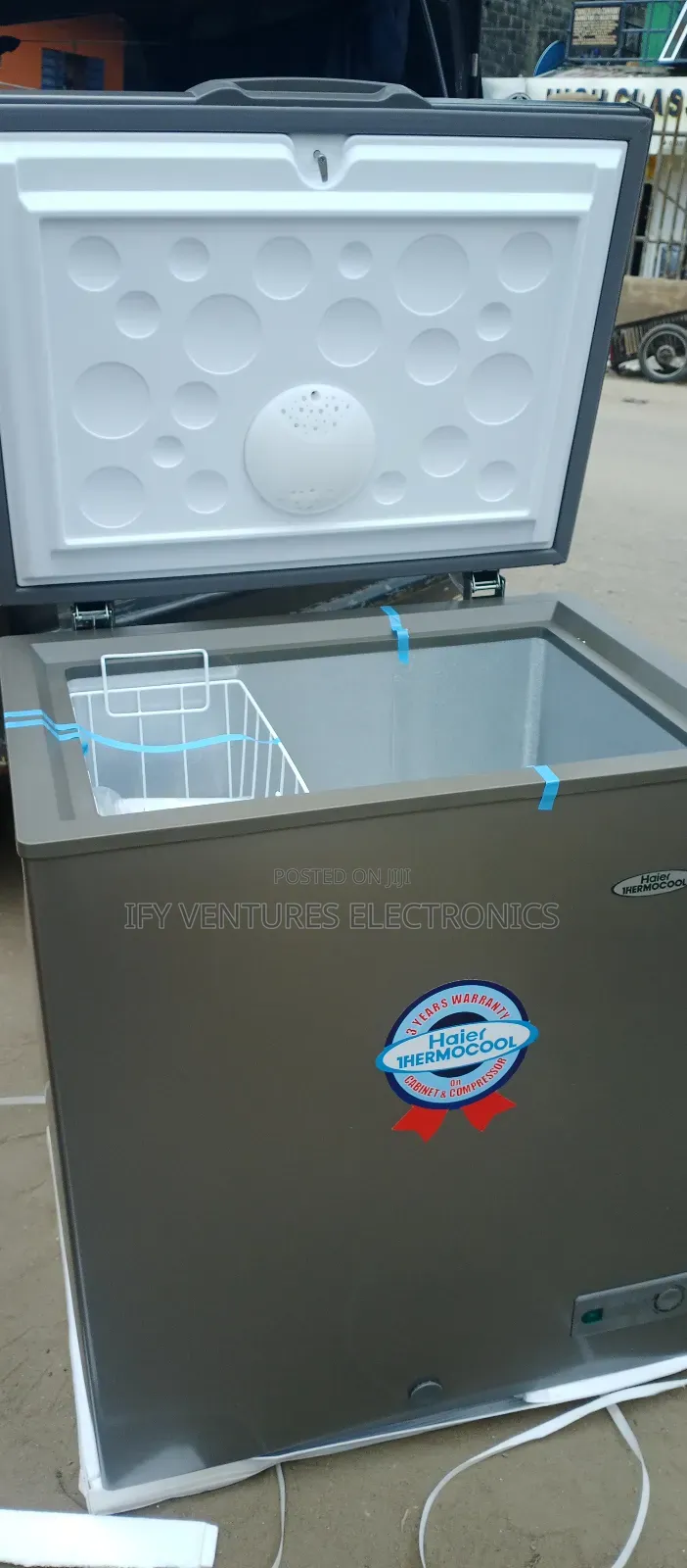 150 Litres Hair Thermocool Chest Freezer, Silver Color