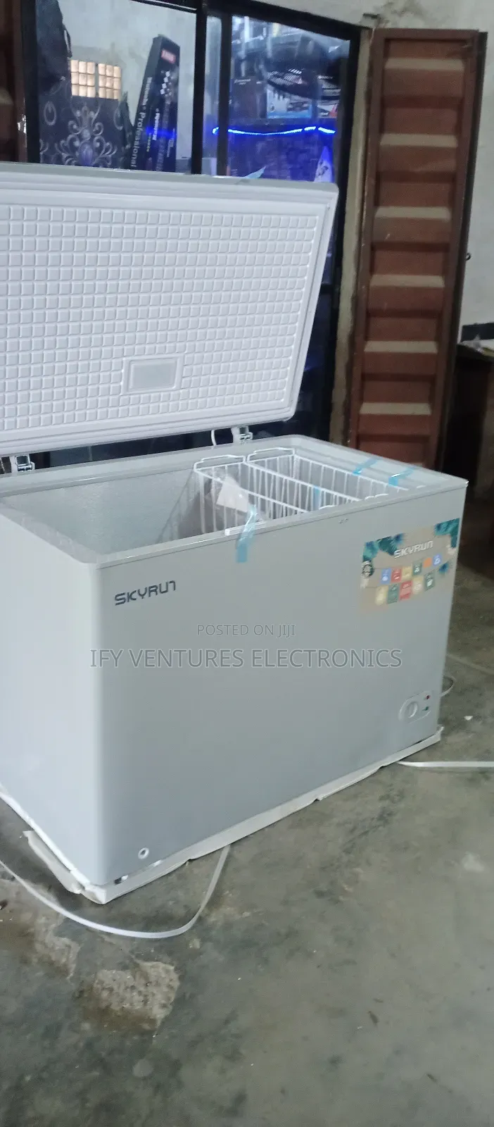 300 Litres Skyrun Chest Freezer Silver Color,Super Freezing