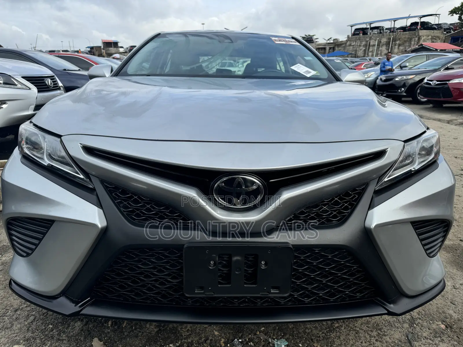 Toyota Camry SE (2.5L 4cyl 8A) 2019 Silver