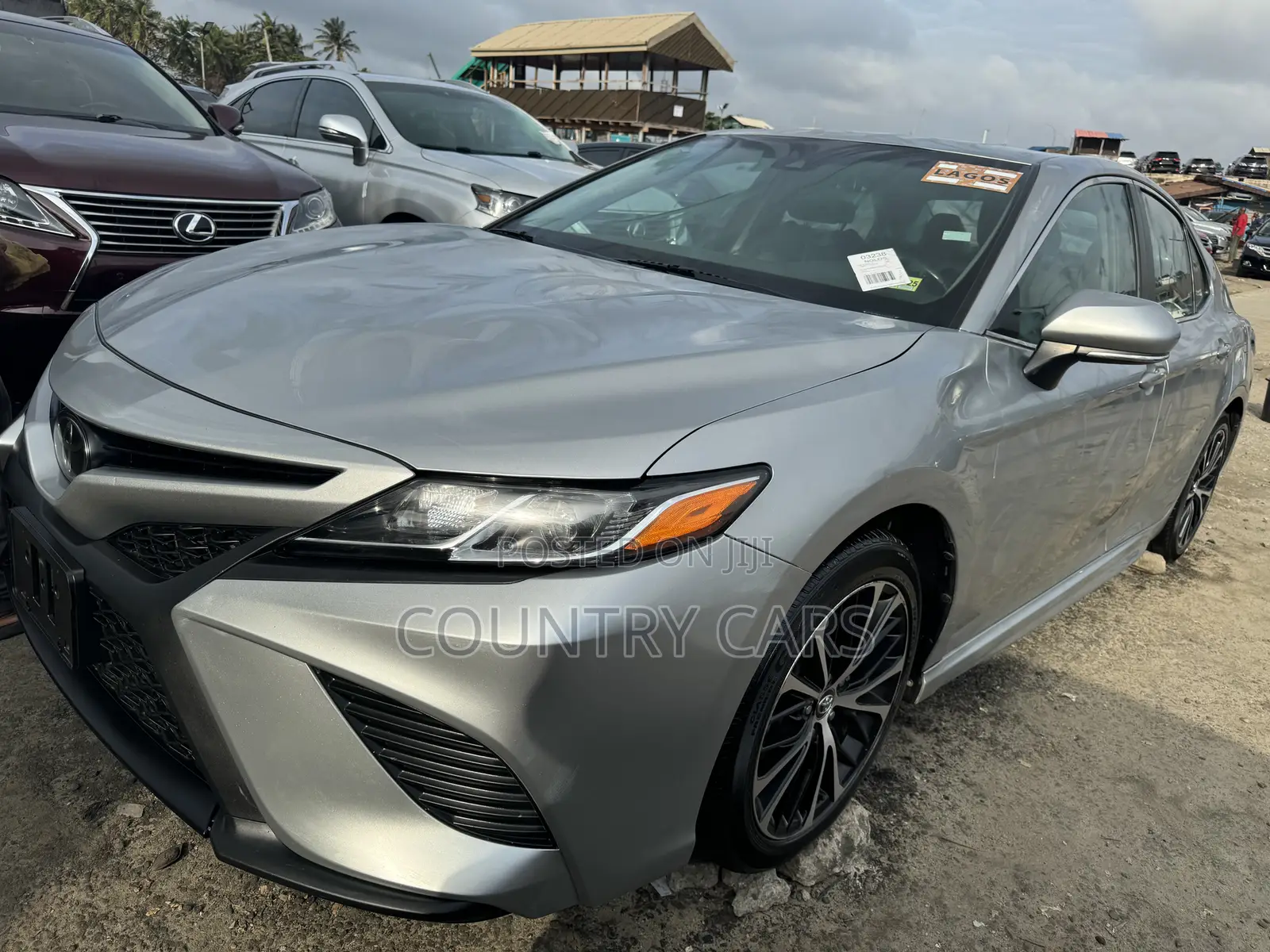 Toyota Camry SE (2.5L 4cyl 8A) 2019 Silver