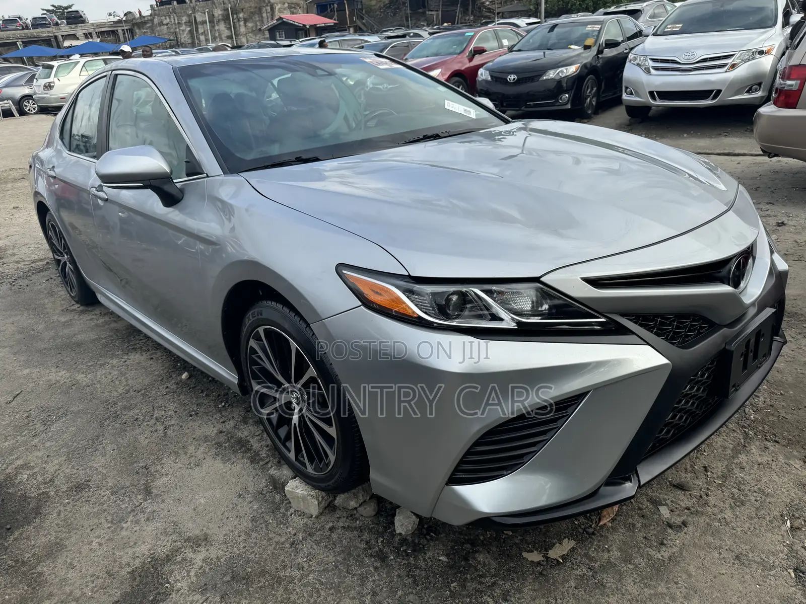 Toyota Camry SE (2.5L 4cyl 8A) 2019 Silver