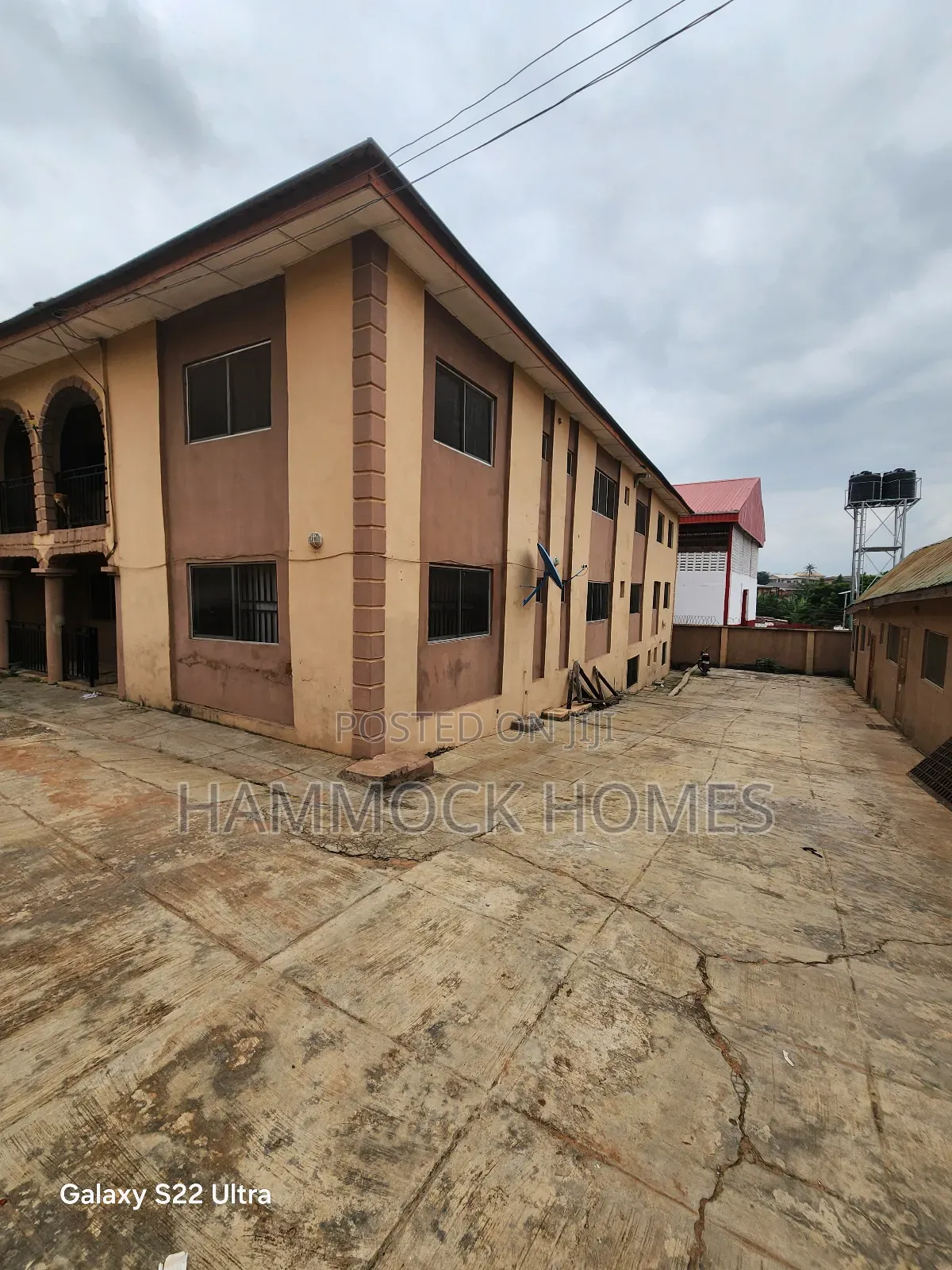 20bdrm Block of Flats in Agodi Gate for sale