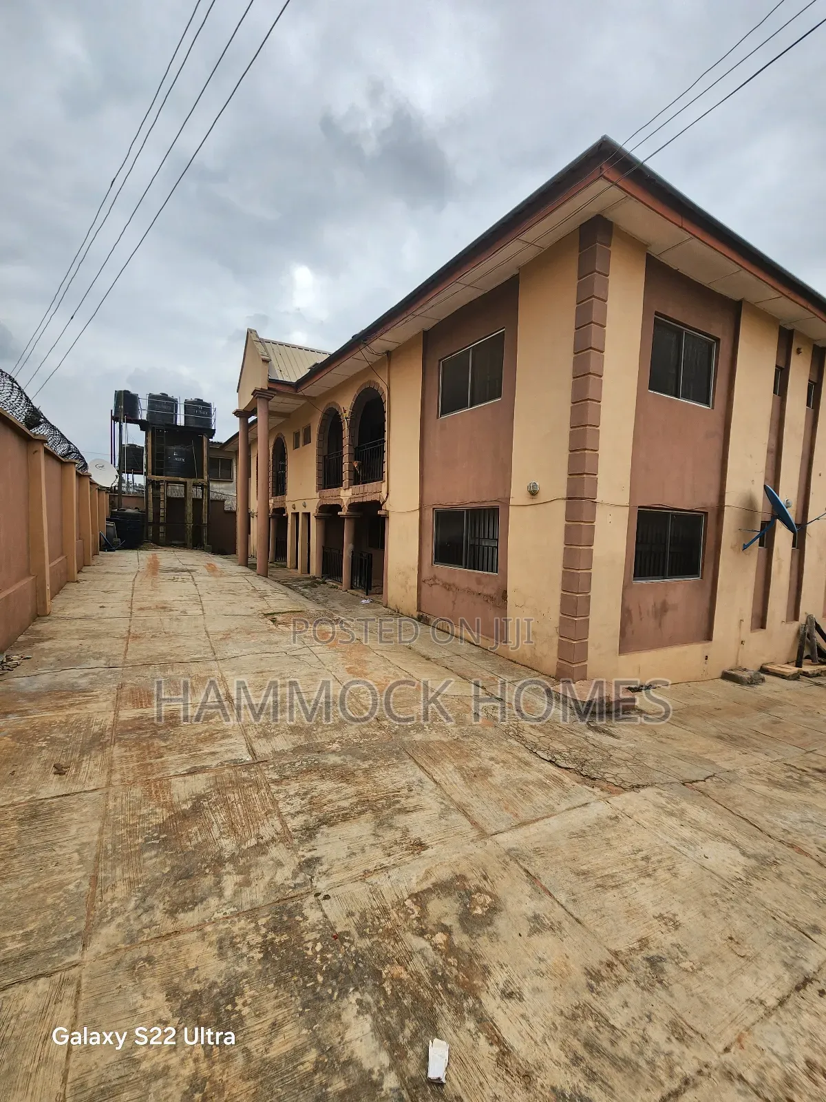20bdrm Block of Flats in Agodi Gate for sale