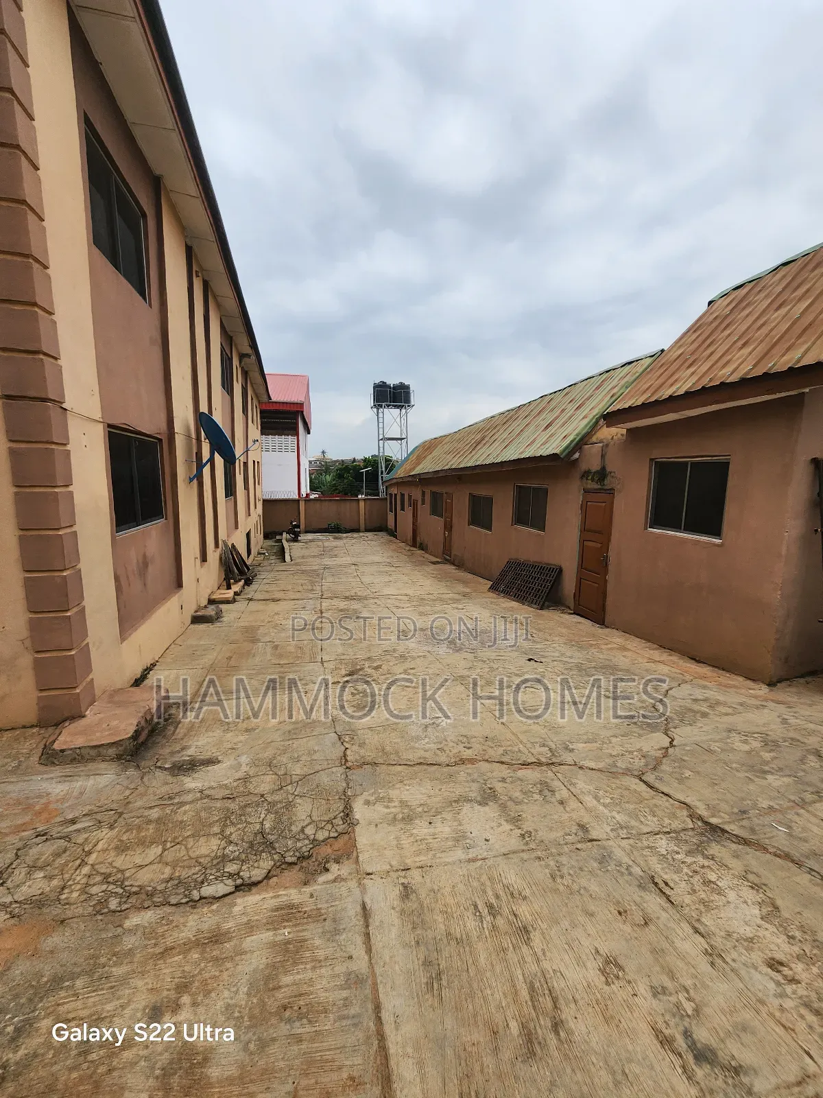 20bdrm Block of Flats in Agodi Gate for sale