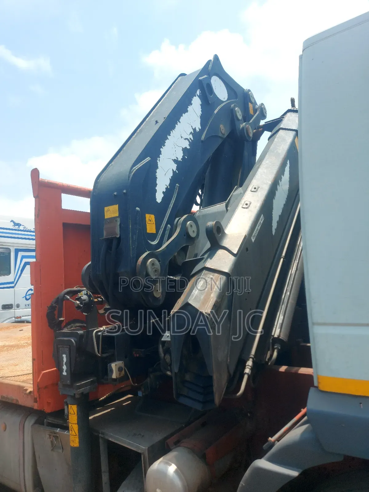 16tons Self Loader Hiab Crane IVECO Eight Tyres Truck Tokunb