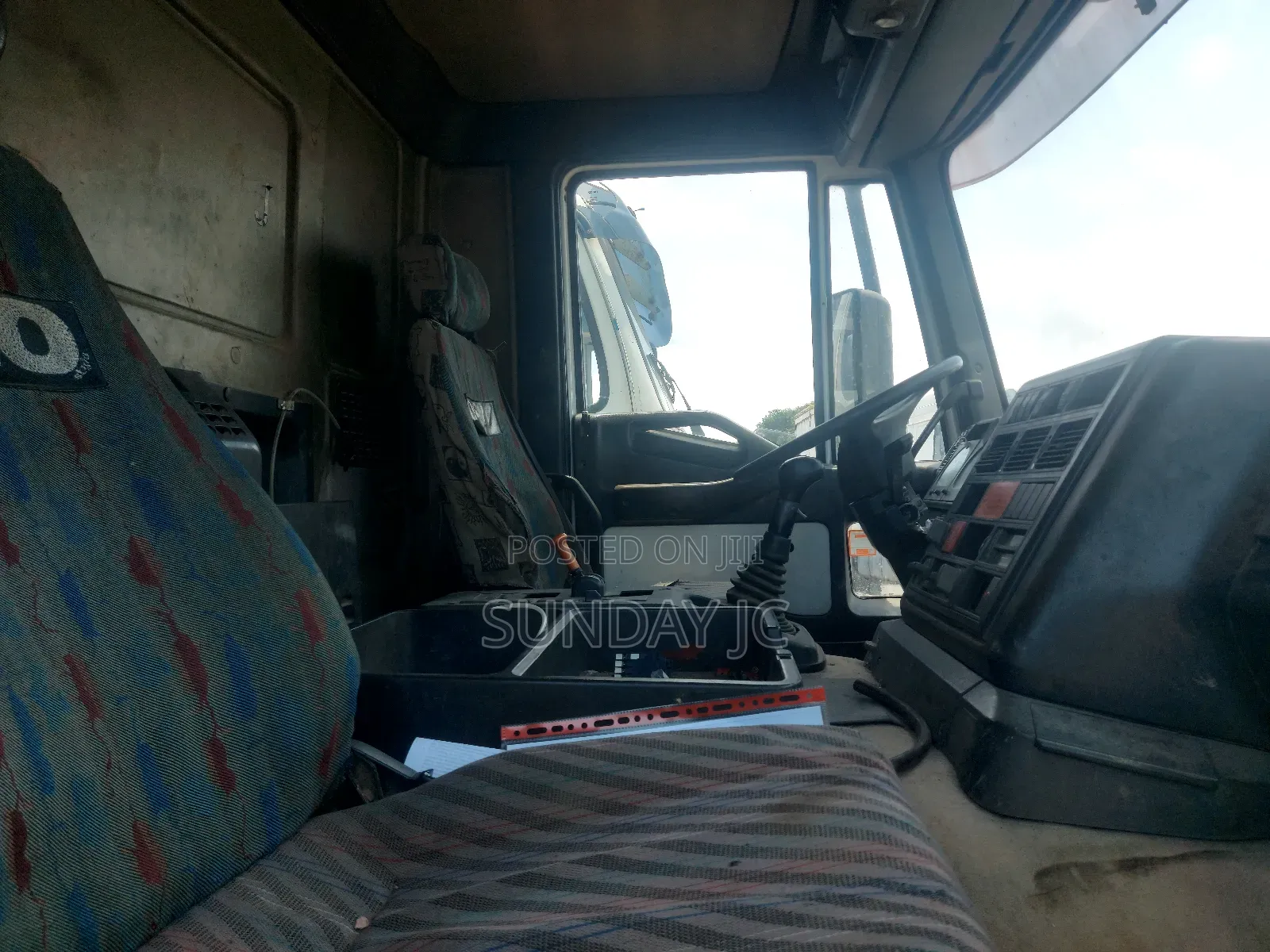 16tons Self Loader Hiab Crane IVECO Eight Tyres Truck Tokunb