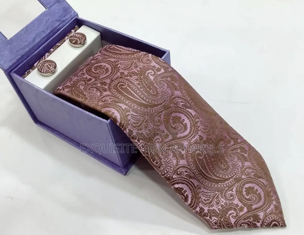 Quality Charles Tyrwhitt Men’S Tie on Suit and Shirt