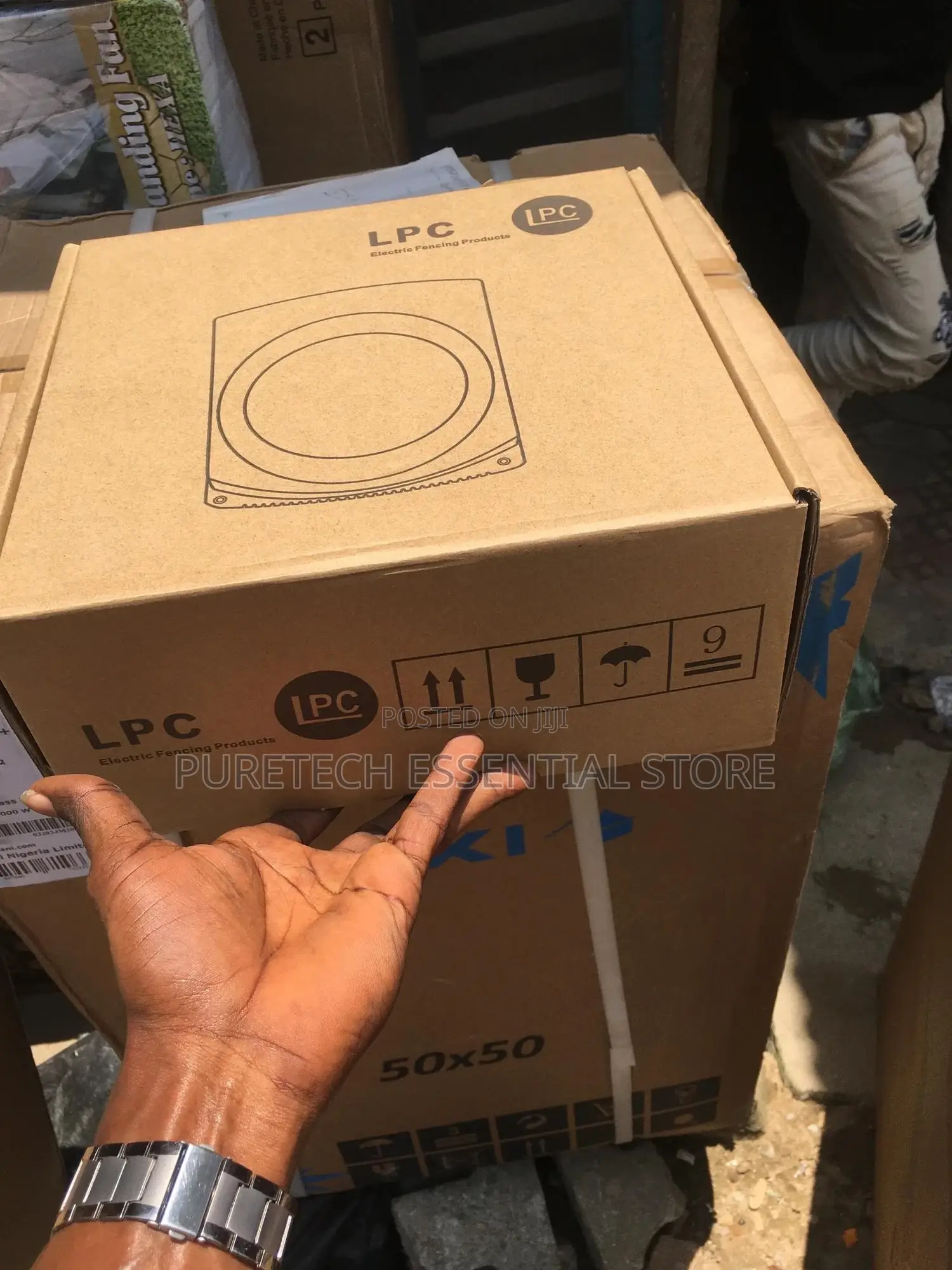 Electric Fence Energizer With Rechargeable Battery