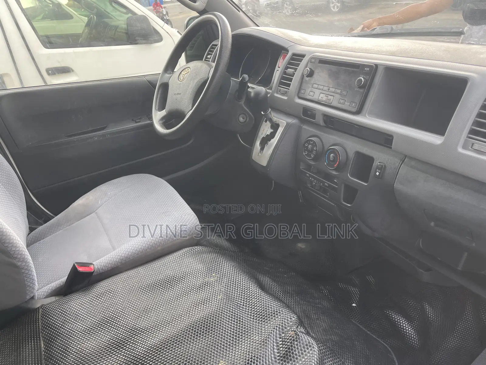 Toyota HiAce 2018 White