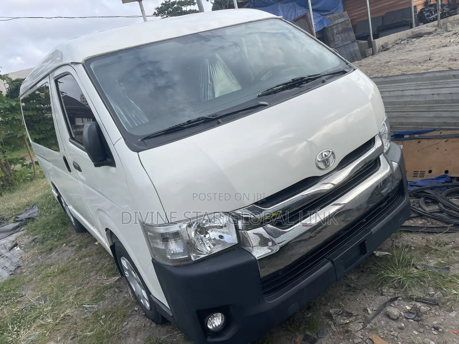 Toyota HiAce 2013 White