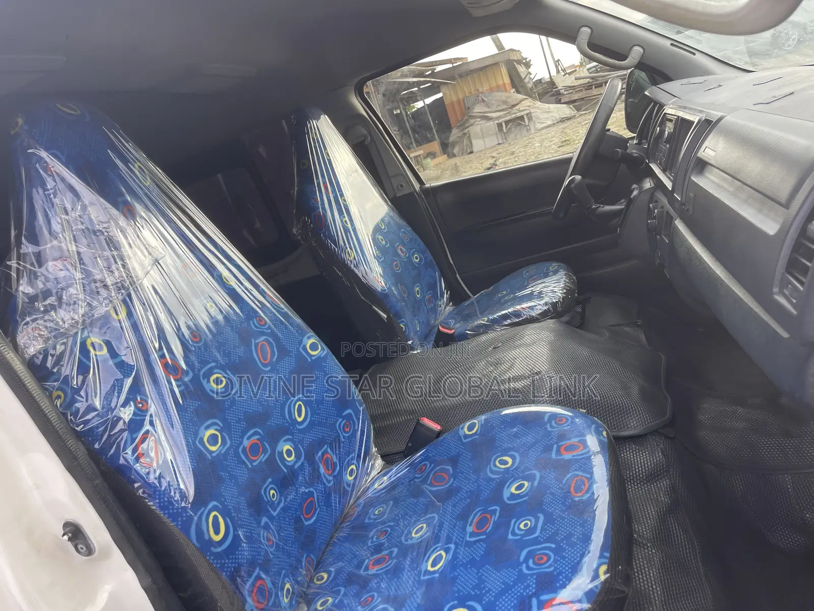 Toyota HiAce 2013 White