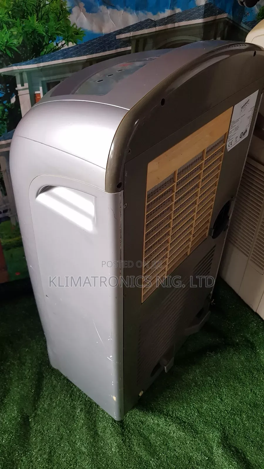 Powerful 1.5hp Mobile Ac + Accessories
