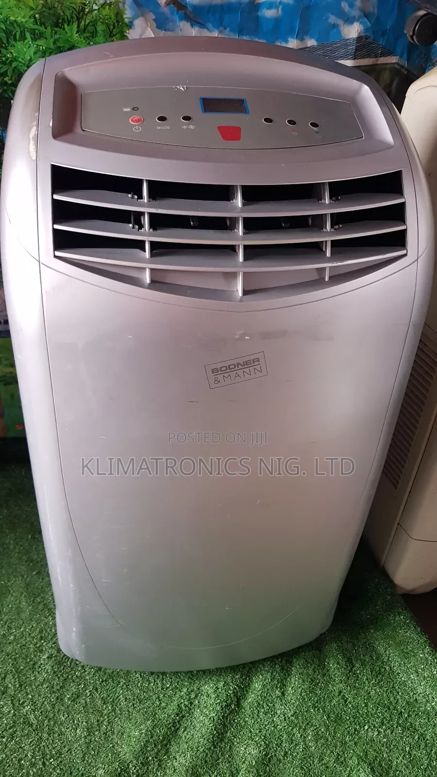 Powerful 1.5hp Mobile Ac + Accessories