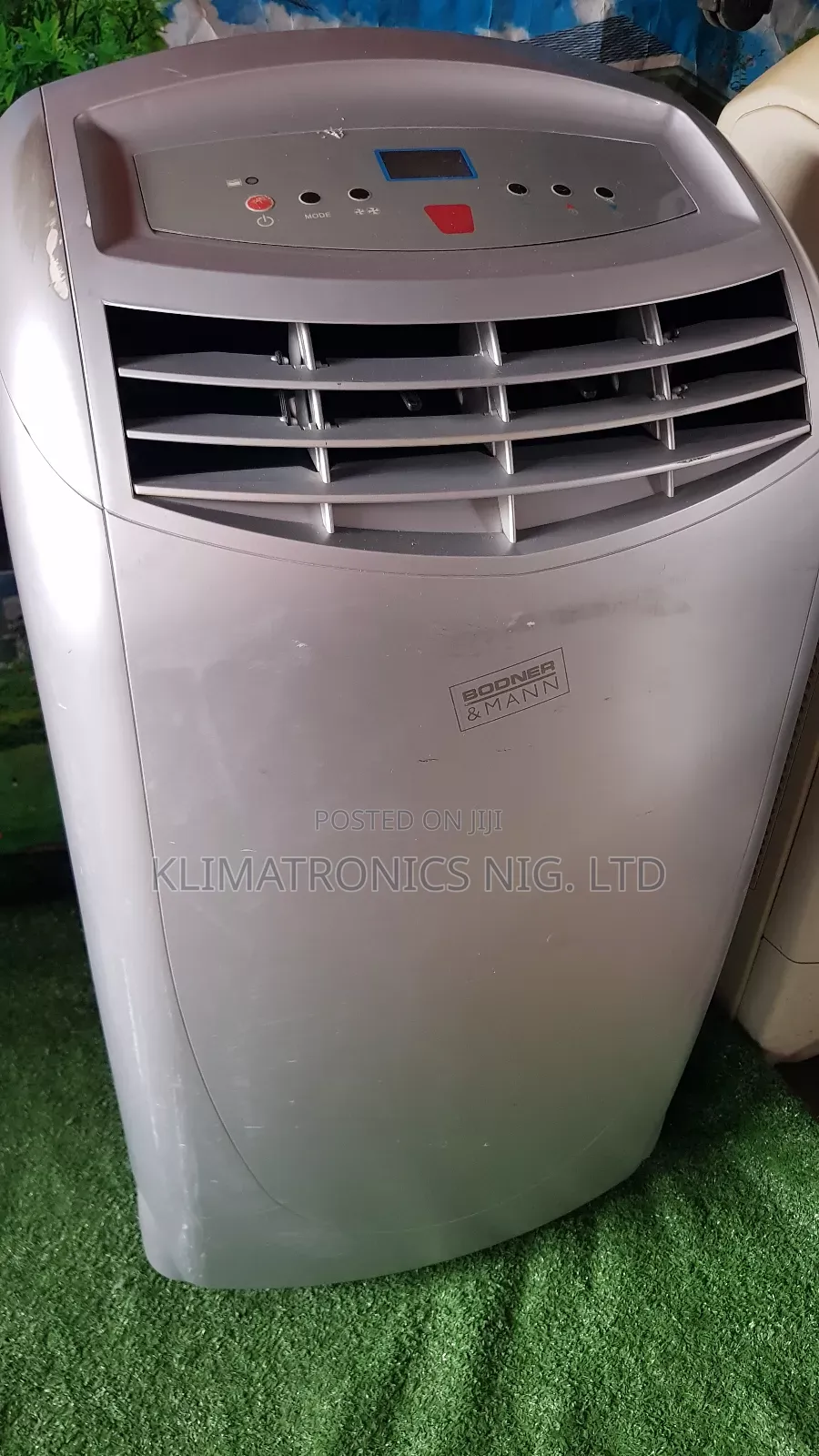 Powerful 1.5hp Mobile Ac + Accessories