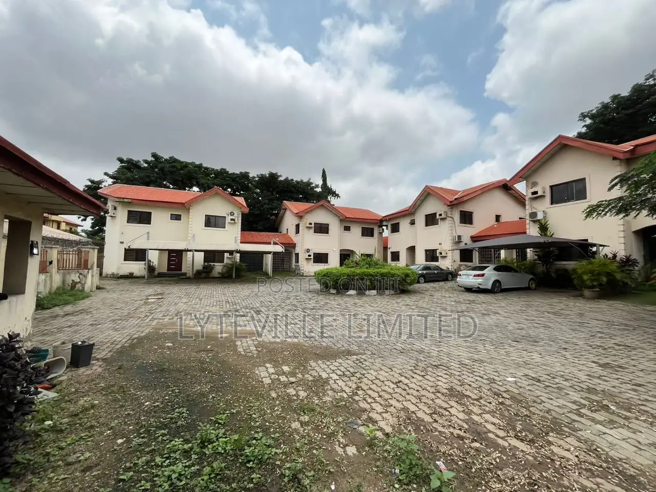 4bdrm Duplex in Utako for sale
