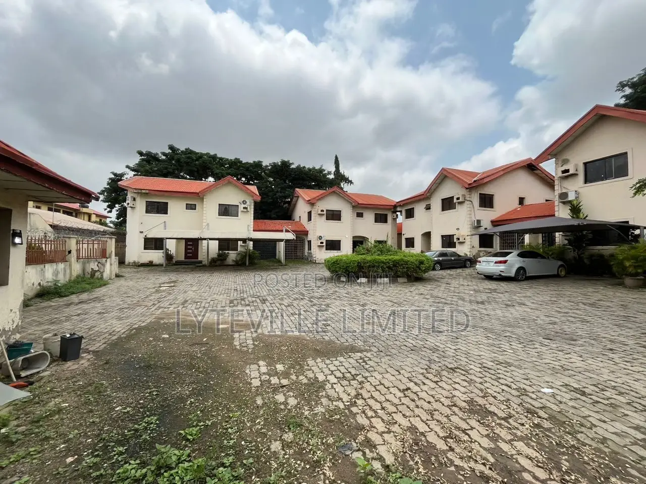 4bdrm Duplex in Utako for sale