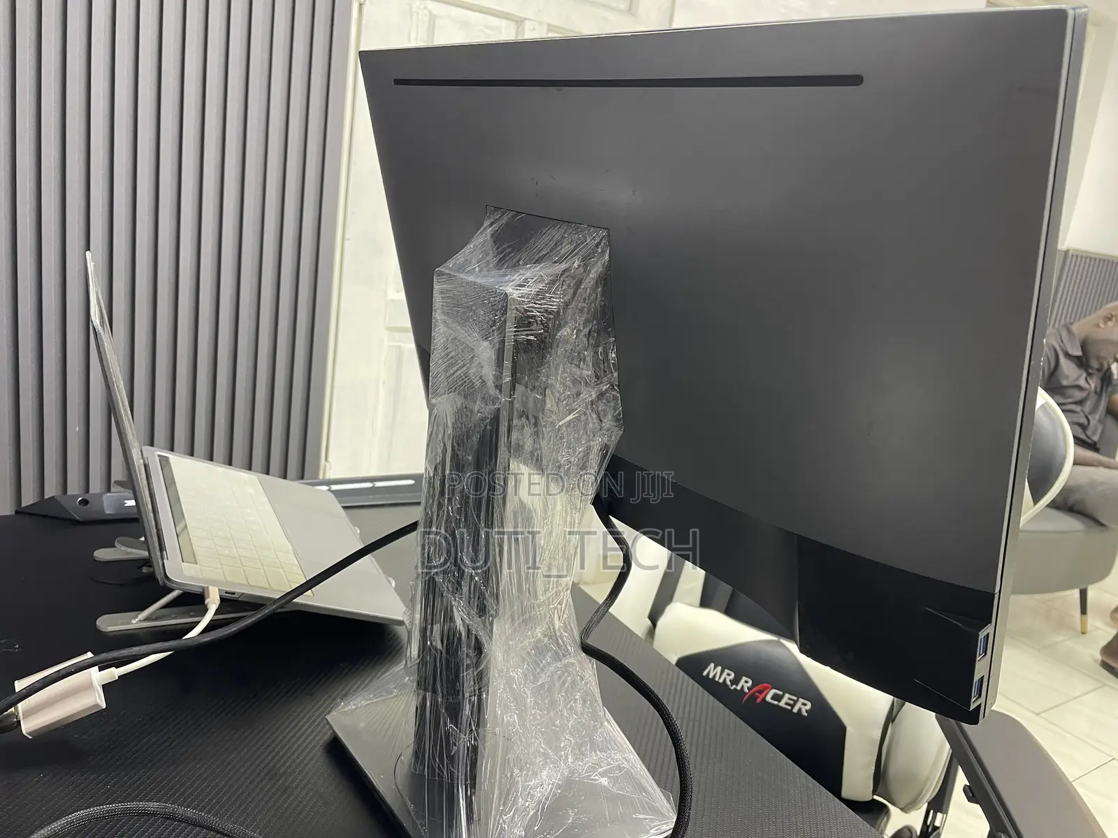 Dell Ultrasharp 24inch Infinity Edge Monitor - U2417h