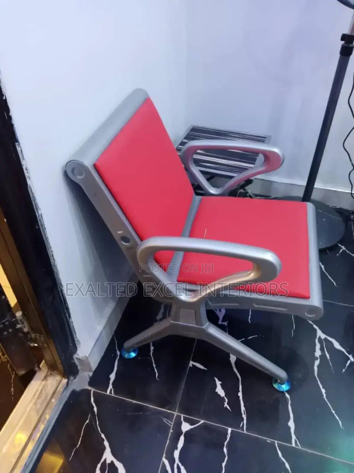 Quality Imported Single Seater Airpot Chair