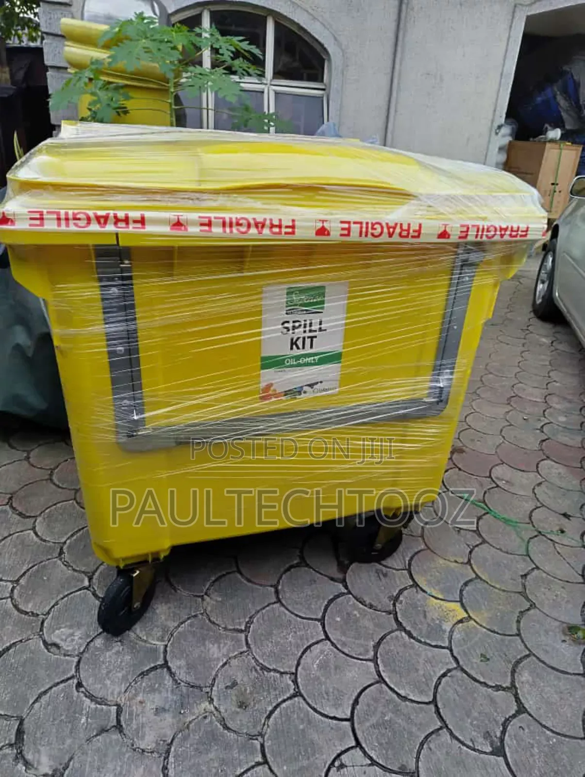 Oil/Chemical Spill Containment Kits