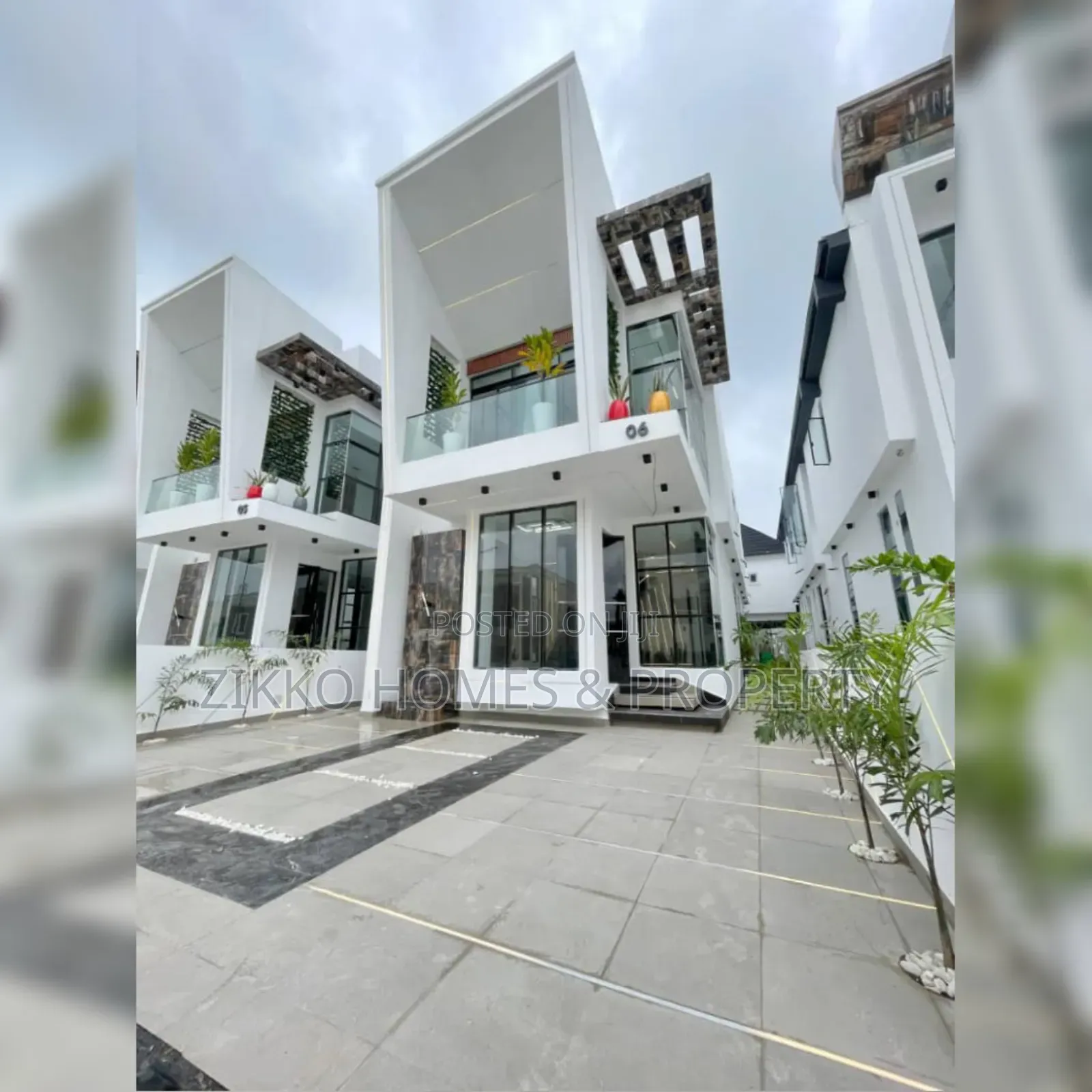 5bdrm Duplex in Chevron Drive for sale