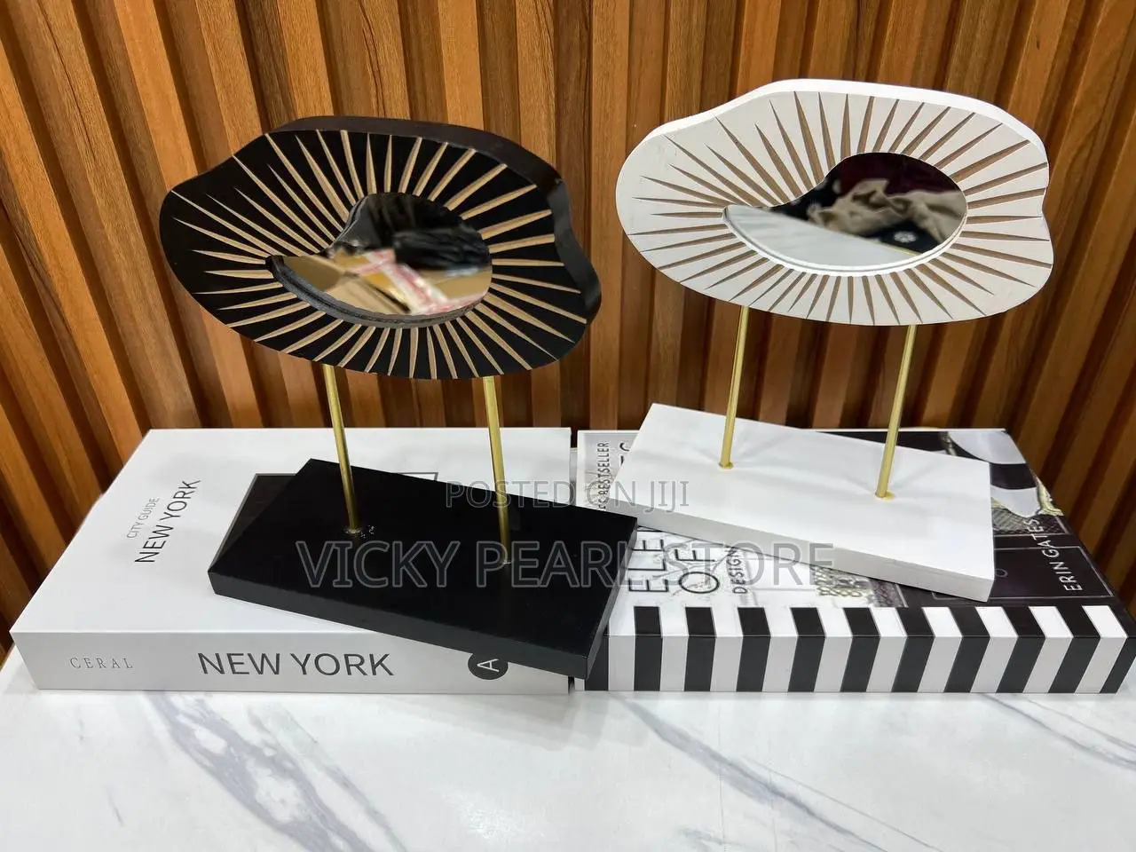 Wiggle Mirror Stand