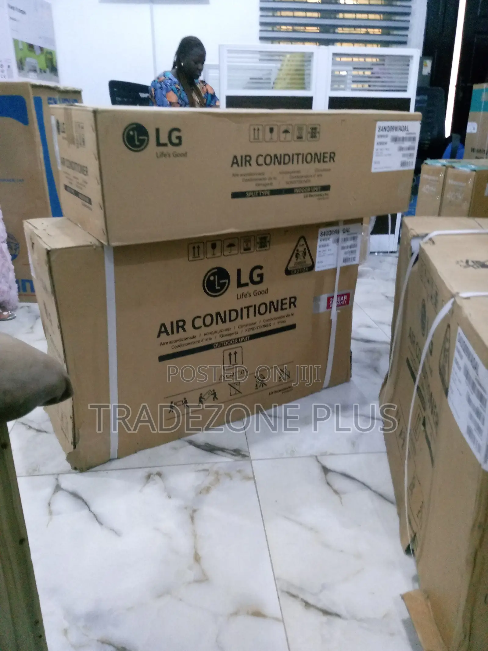 New in LG Split Wall Air Conditioner 1hp With Dual Inverter
