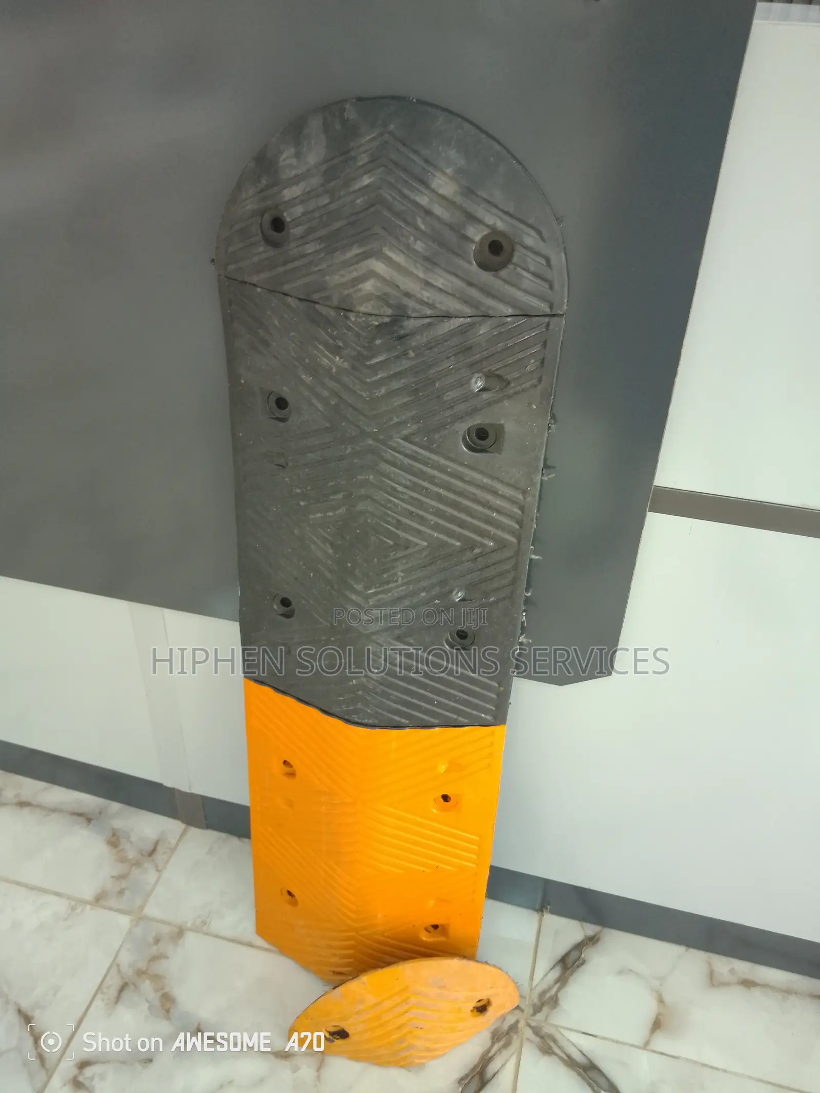 Yellow-black Road Speed Bump/Hump For Traffic Safety Car