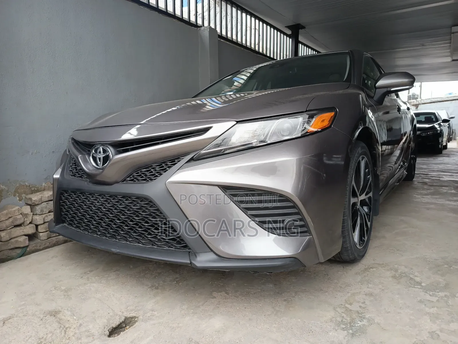Toyota Camry SE FWD 2020 Gray