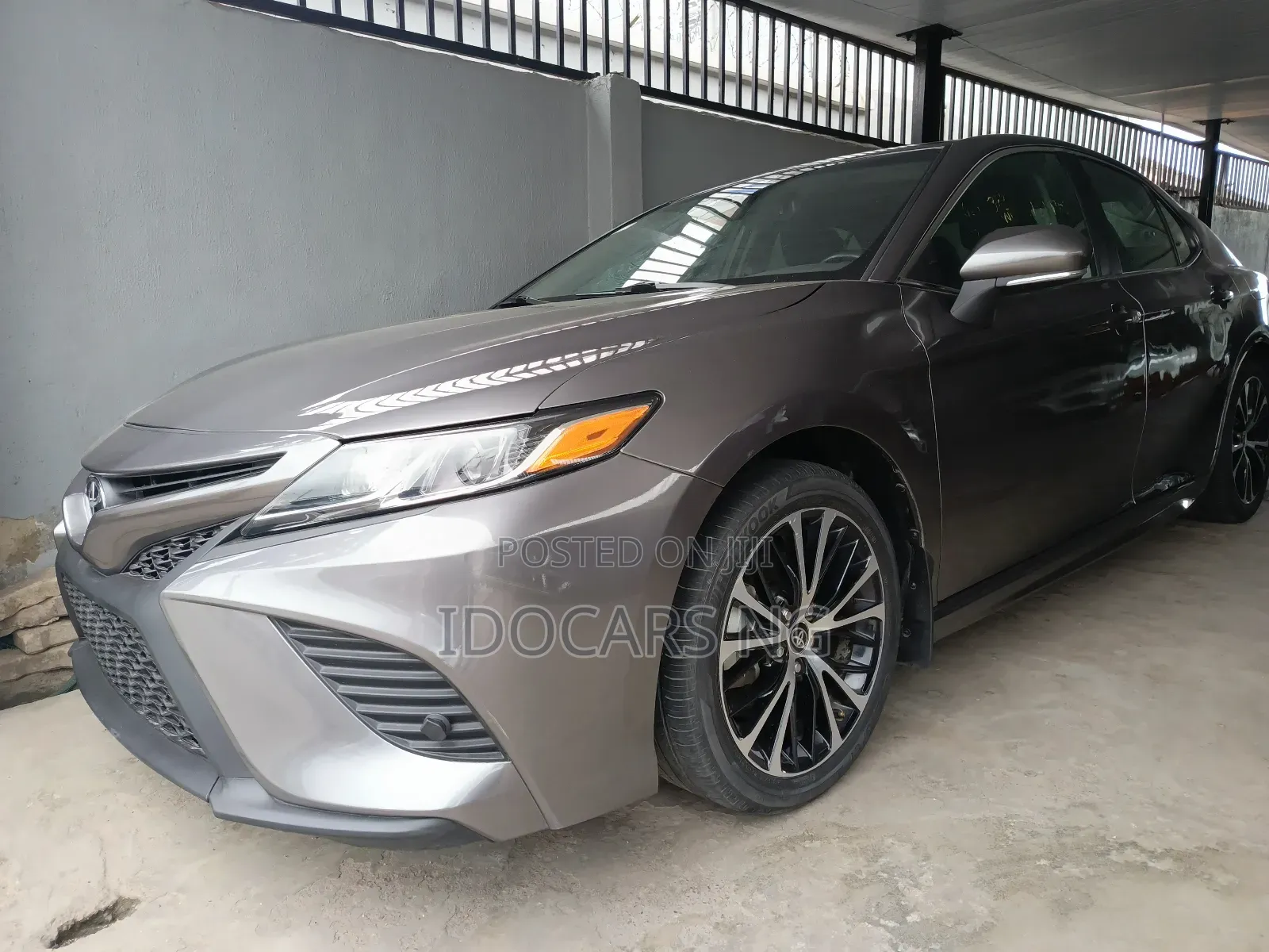 Toyota Camry SE FWD 2020 Gray