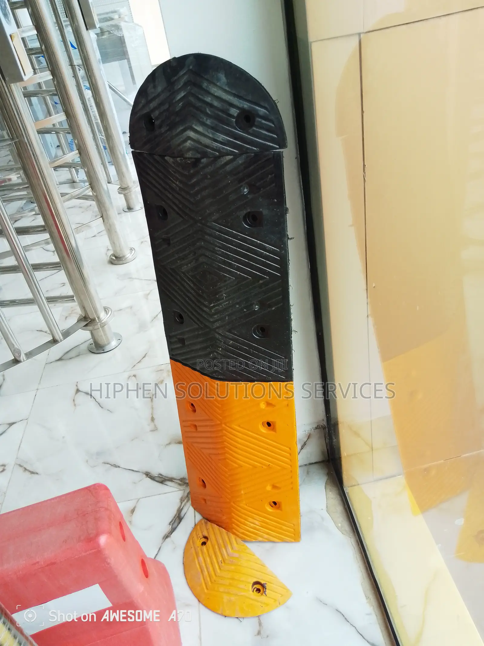 Rubber Black And Yellow Road Speed Hump