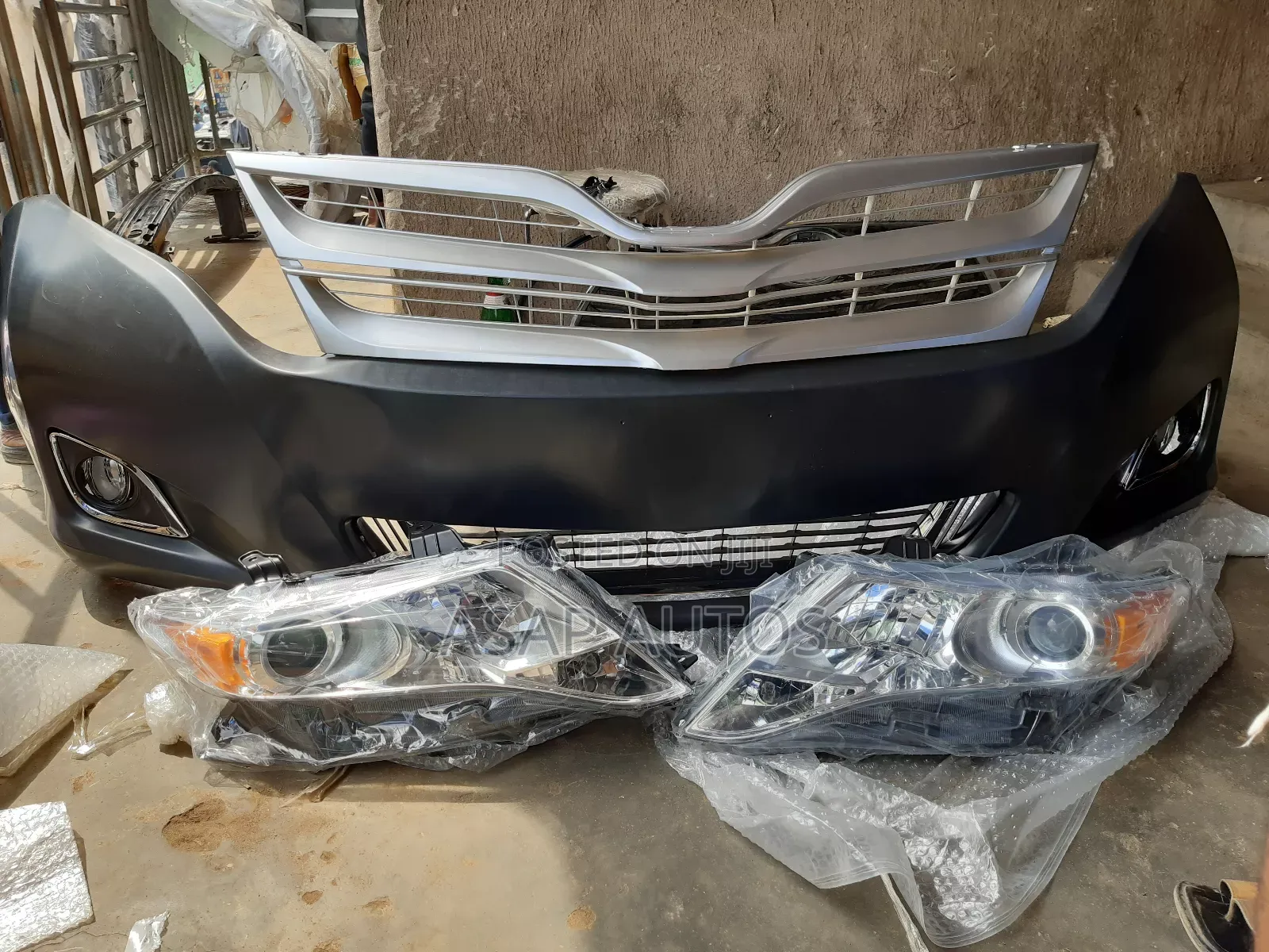 Complete Front Bumper and Headlamp Venza 2012
