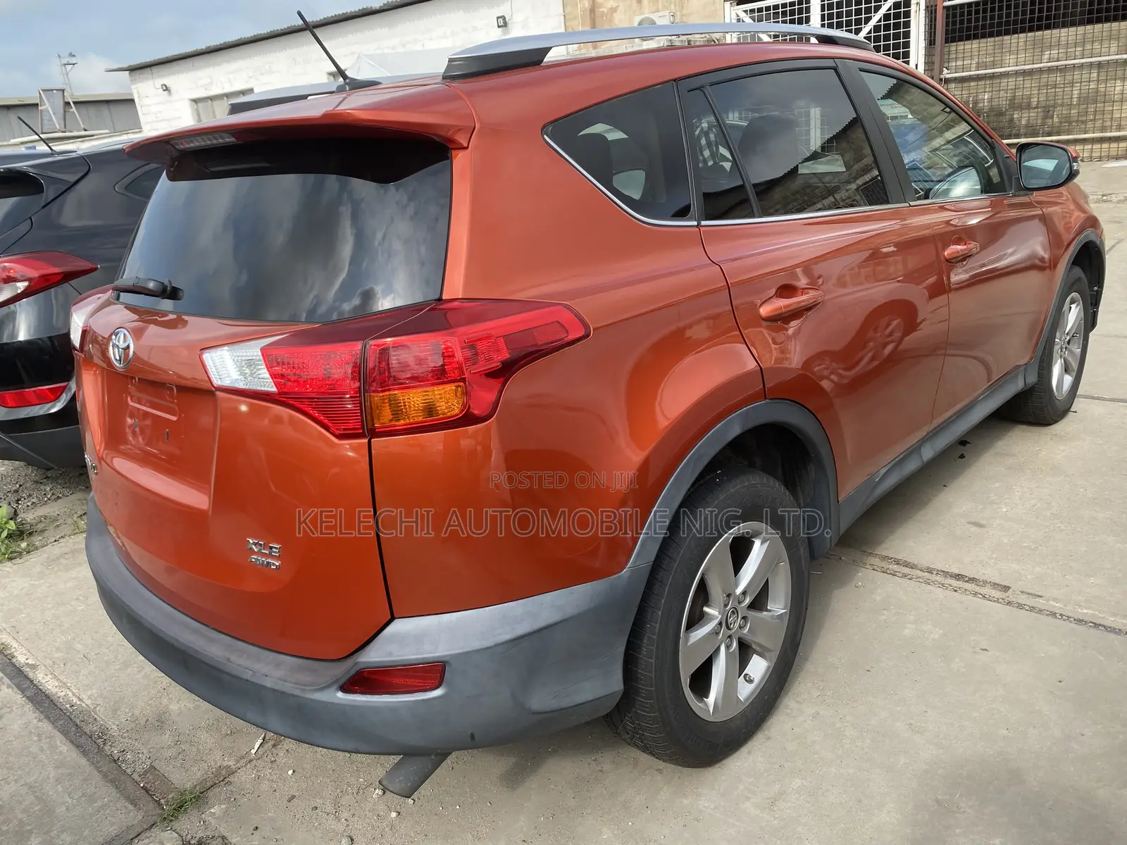 Toyota RAV4 XLE AWD (2.5L 4cyl 6A) 2013 Orange