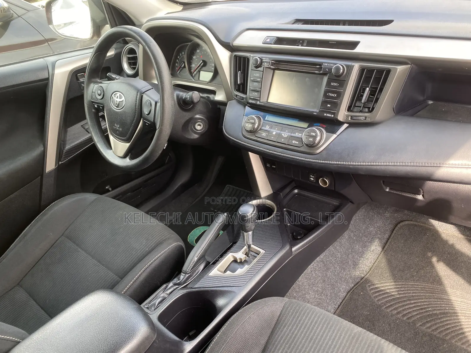 Toyota RAV4 XLE AWD (2.5L 4cyl 6A) 2013 Orange