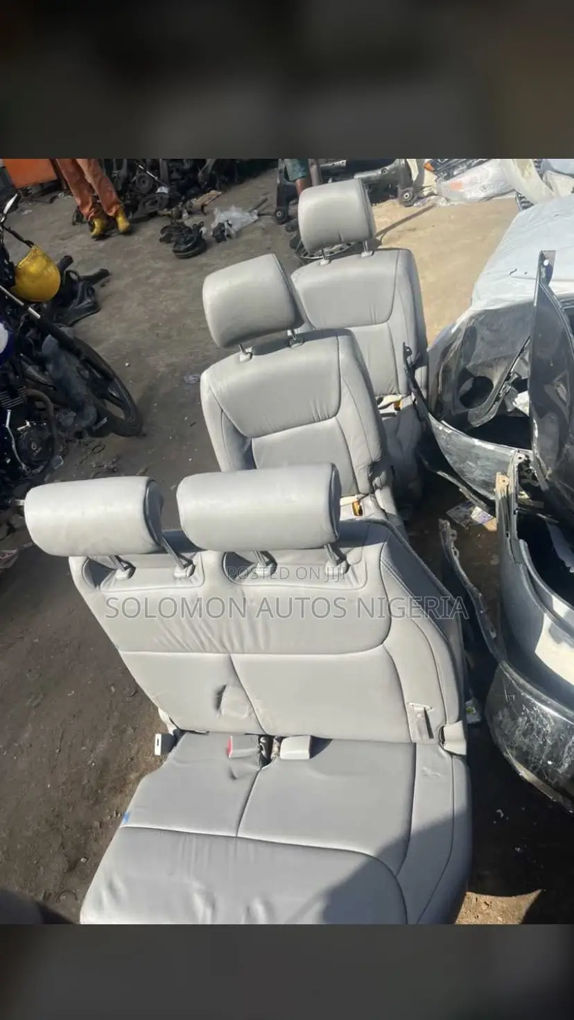 Complete Seat of Toyota Sienna 2006 Model