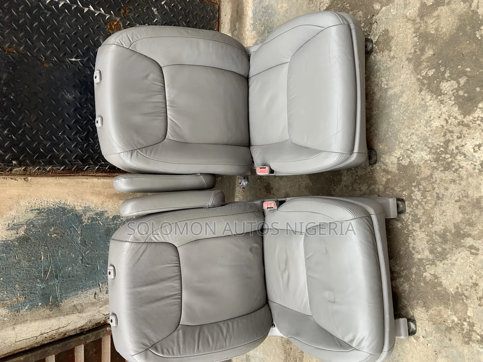 Complete Seat of Toyota Sienna 2006 Model