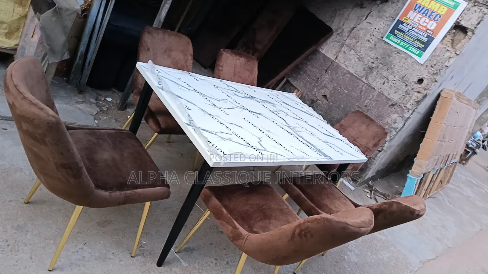 Unique Classique Dinning