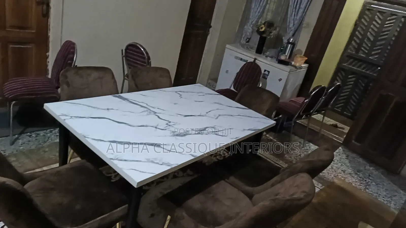 Unique Classique Dinning