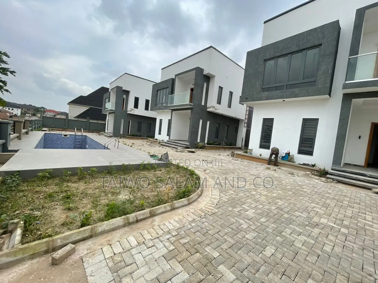 4bdrm Block of Flats in Akobo for sale