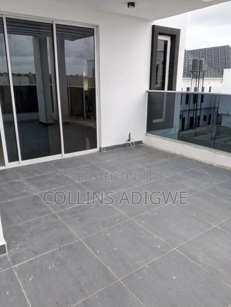 5bdrm Duplex in Chevron Drive Lekki for sale