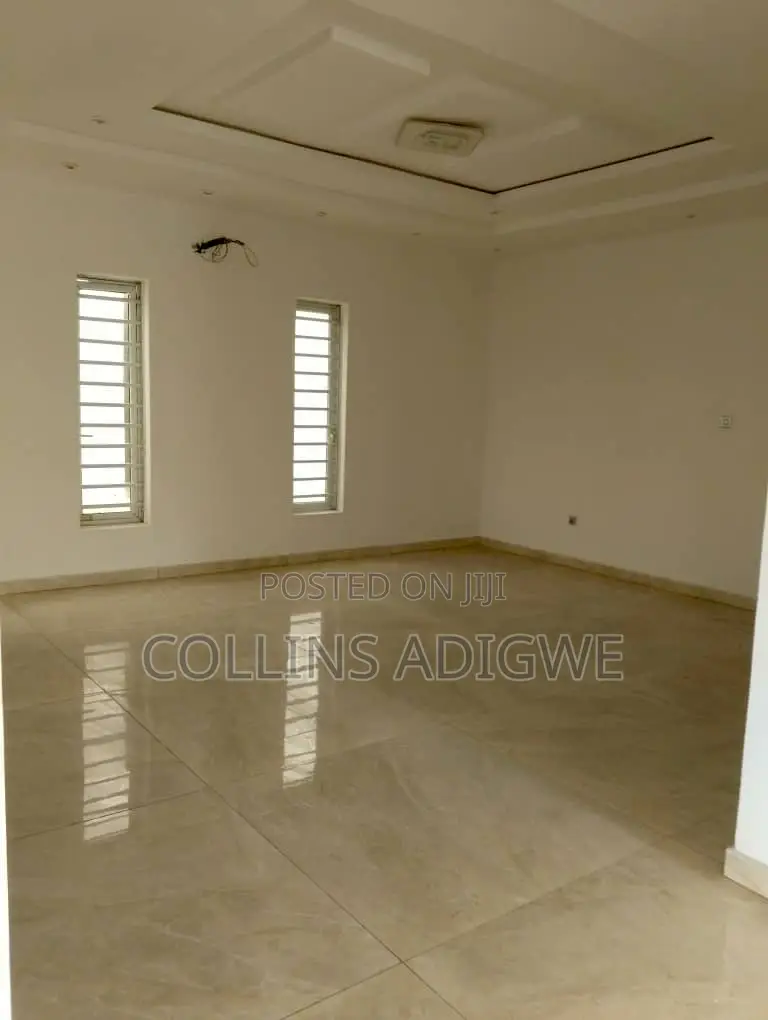 5bdrm Duplex in Chevron Drive Lekki for sale