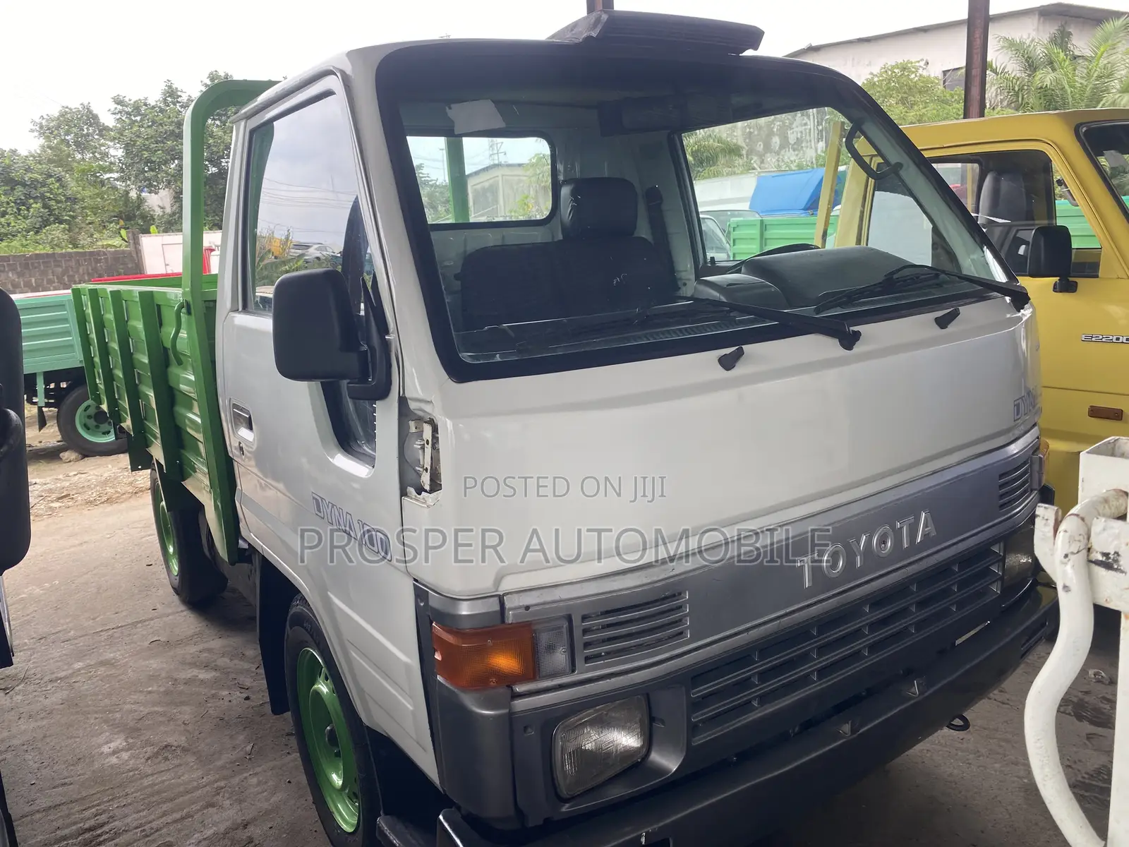 Toyota Dyna 100 Green
