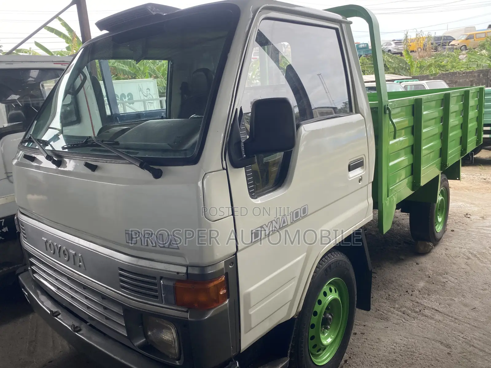 Toyota Dyna 100 Green