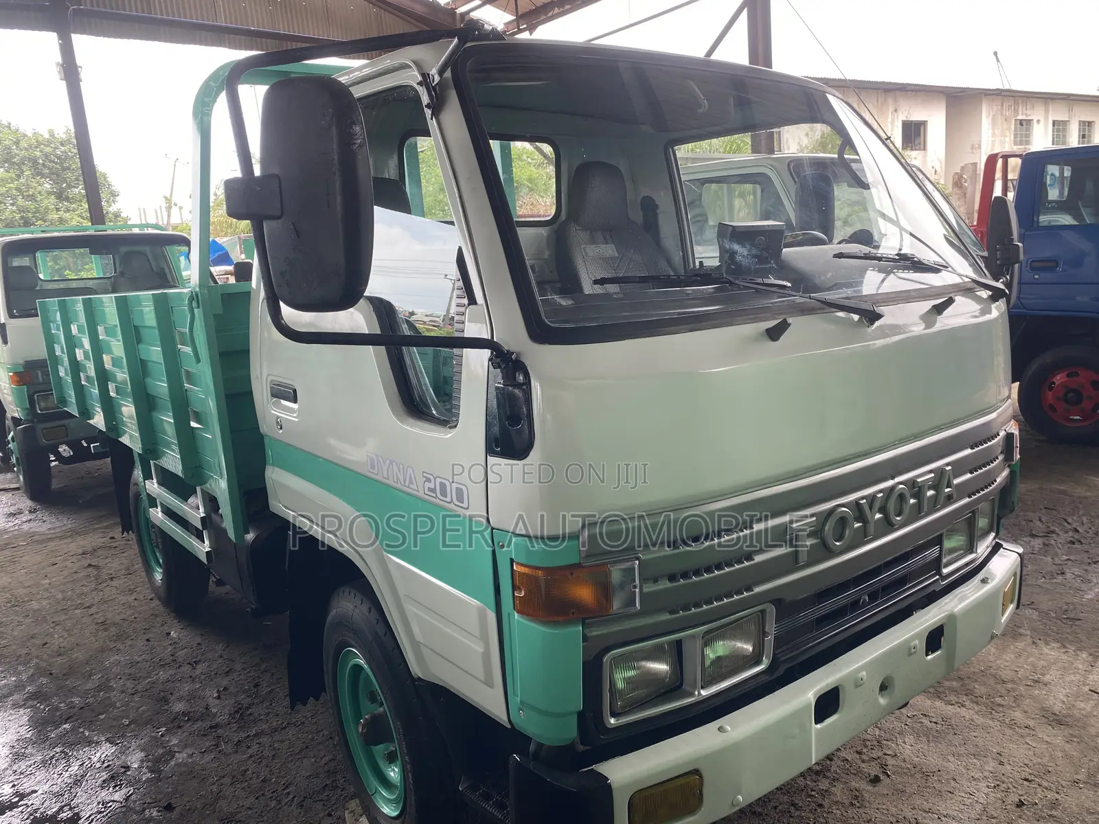 Toyota Dyna 200 Green