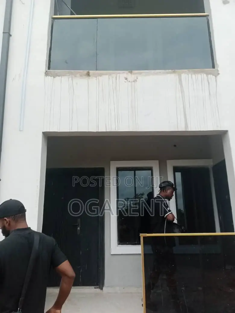 Furnished 3bdrm Apartment in Ogunmwenyi Ugbor, Benin City for rent