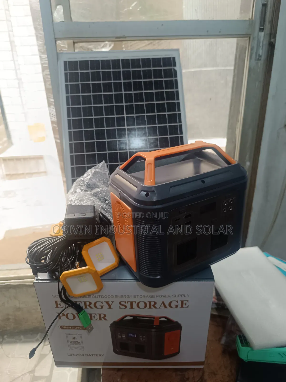 Original 500w Energy Storage With 50w Solar Panel and Bulbs