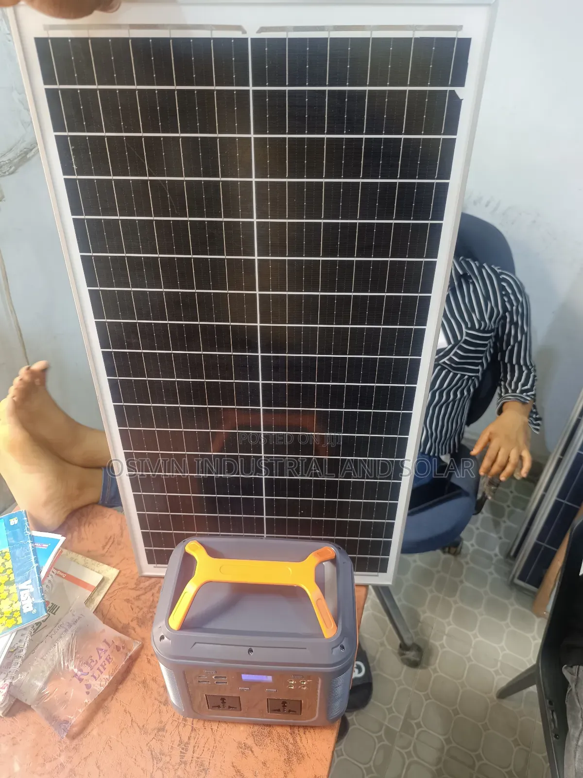 Original 500w Energy Storage With 50w Solar Panel and Bulbs