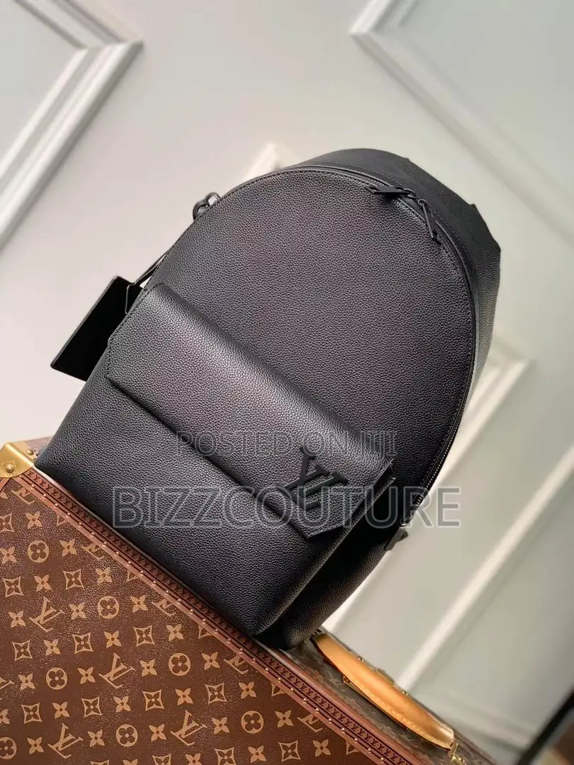 Original Louis Vuitton Leather Bag Is Avaialble in Store Now